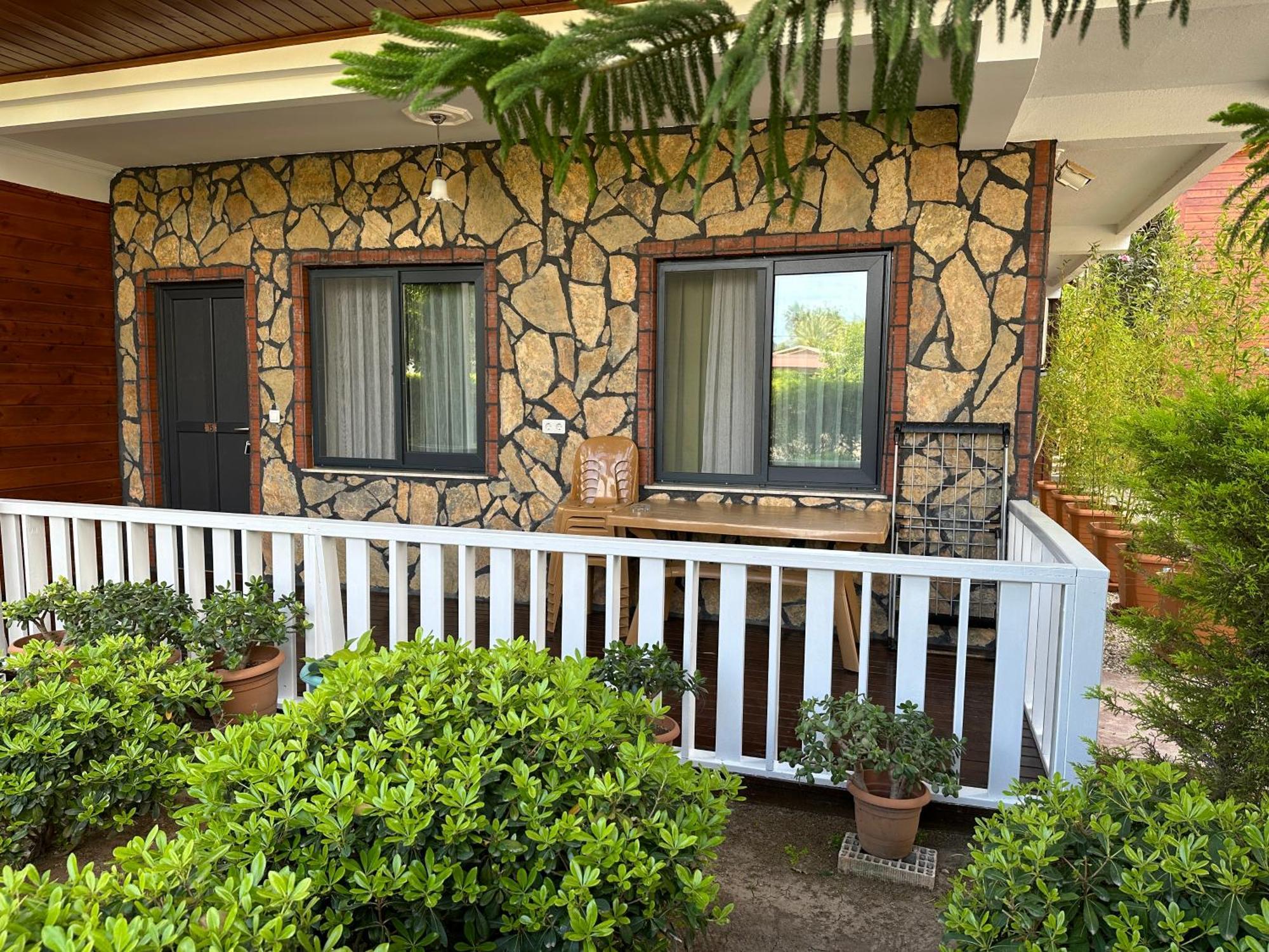 Palm Konak Hotel Чирали Екстериор снимка