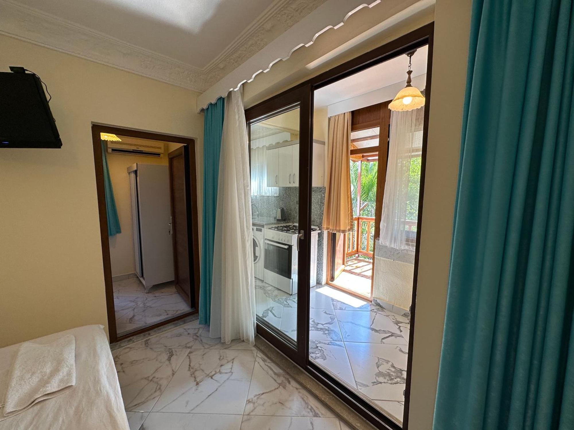 Palm Konak Hotel Чирали Екстериор снимка